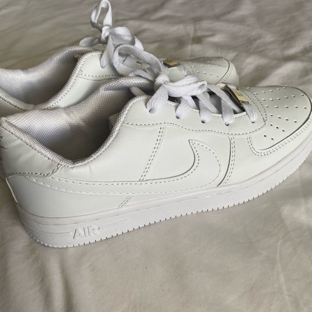 Nike shoes. - Picture 1 of 4